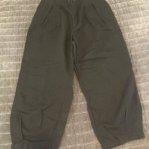 Zara Black Ankle Cropped Pants Stylish and Versatile